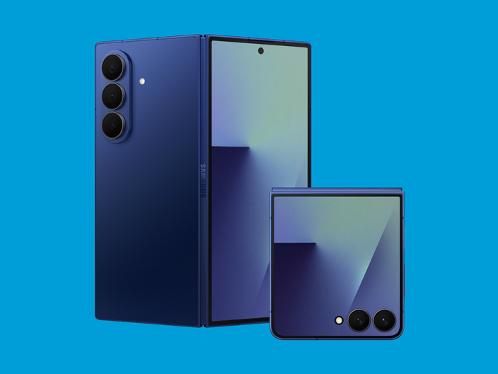 Samsung Galaxy Z Fold7 smartphone and Samsung Galaxy Z Flip7 smartphone on a blue background